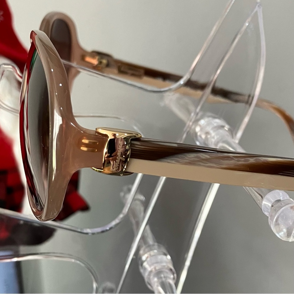 Salvator Ferragamo Elegant Brown Sunglasses - Picture 10 of 11